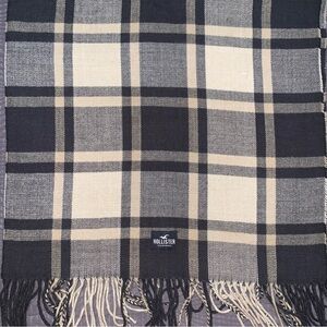 Hollister Plaid Winter Scarf NWOT 🔥